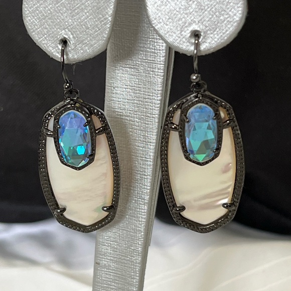 Kendra Scott Jewelry - NWT RARE & Retired Kendra Scott Emmy Earrings Gunmetal Ivory Pearl Dichroic W😍W